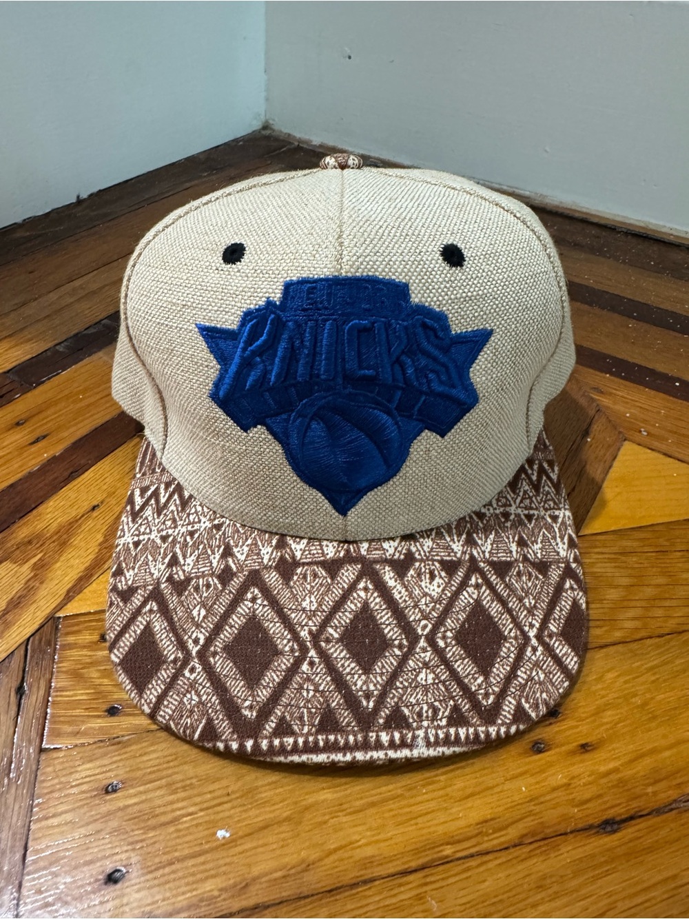 Mitchell & Ness Beige Hat with Brown Patterned Brim and Blue Knicks Logo